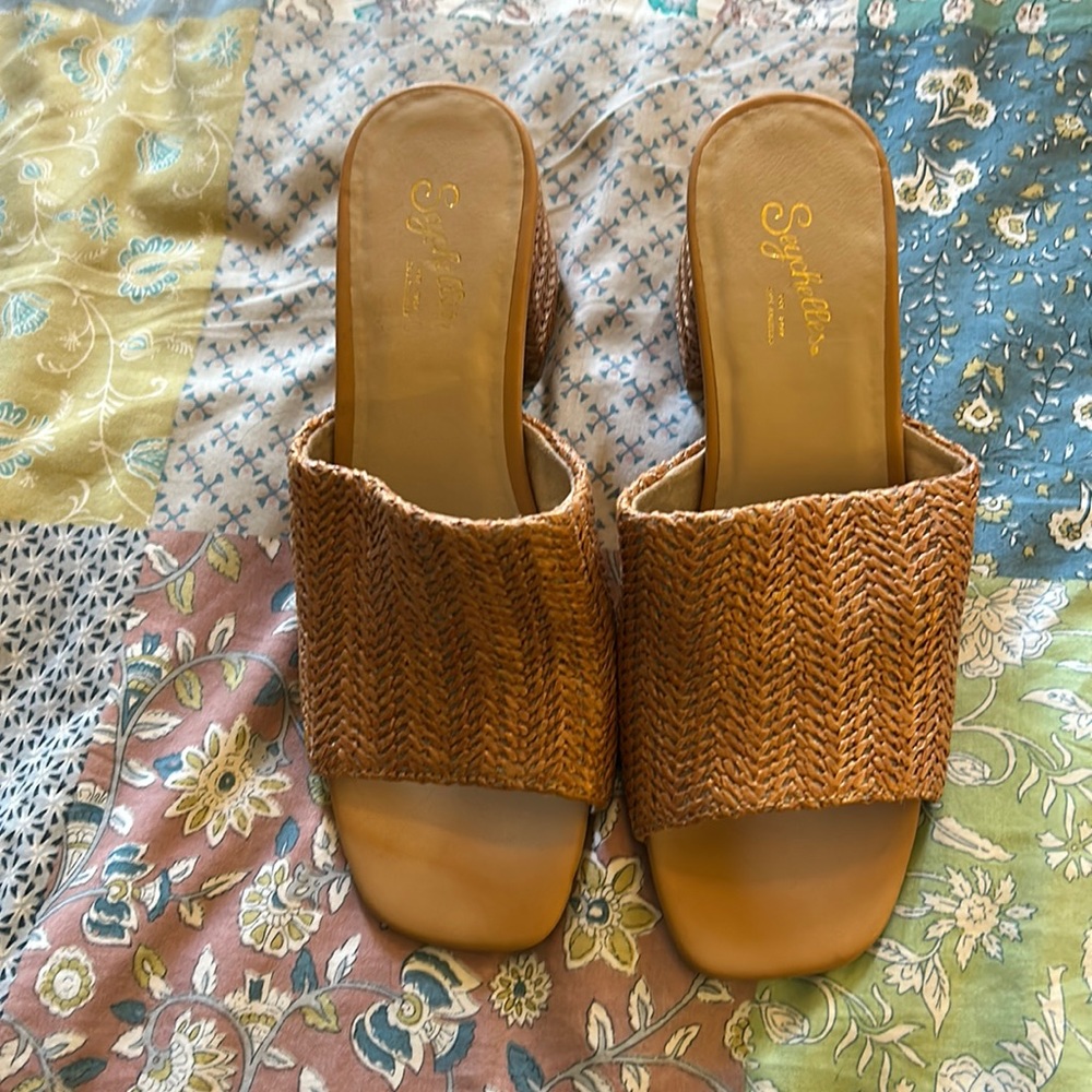 NWOT SEYCHELLES heels size 7.5